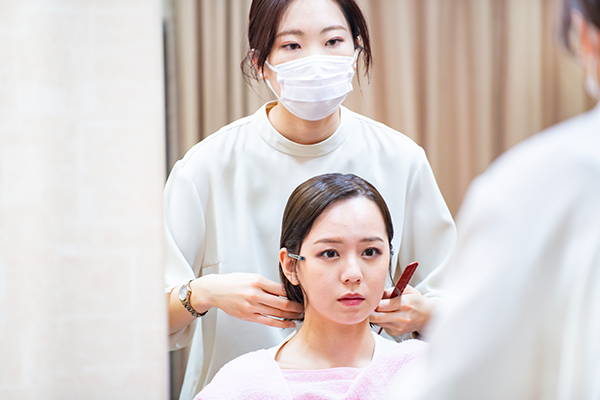 NAGASEのフォトウェディングに対応する花嫁ヘアメイク